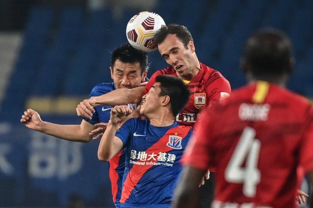 开云-5轮不败!亚泰比肩海港鲁能 仅丢1球成中超第1铁壁